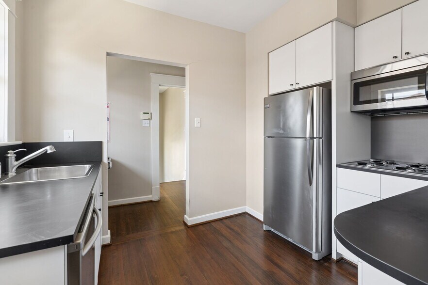 More Photos Of 4112 Swiss Ave, Dallas Office For Sale