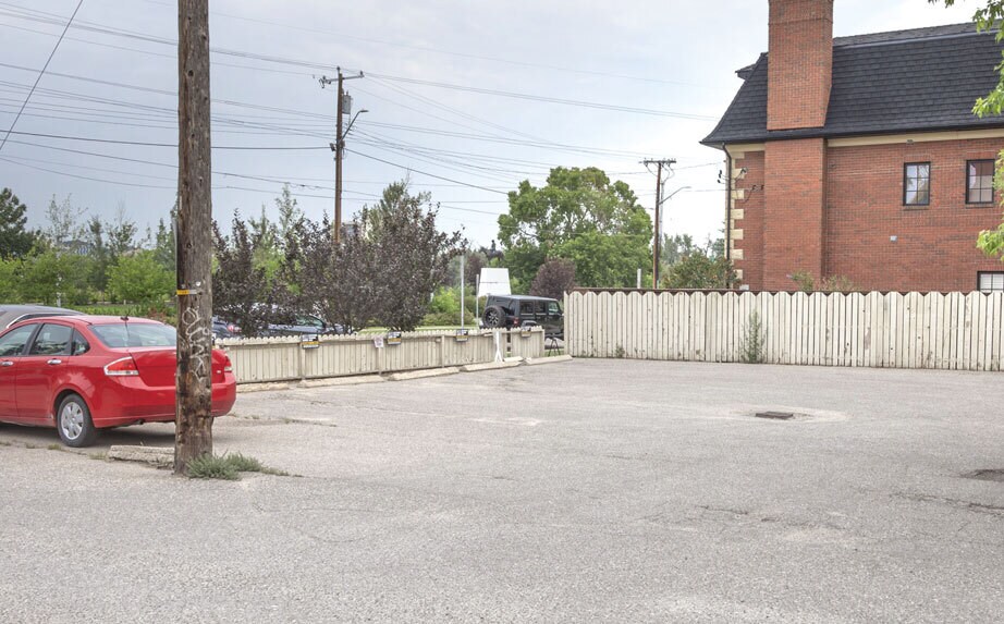 More Photos Of 902 9 Ave SE, Calgary Apartments For Sale