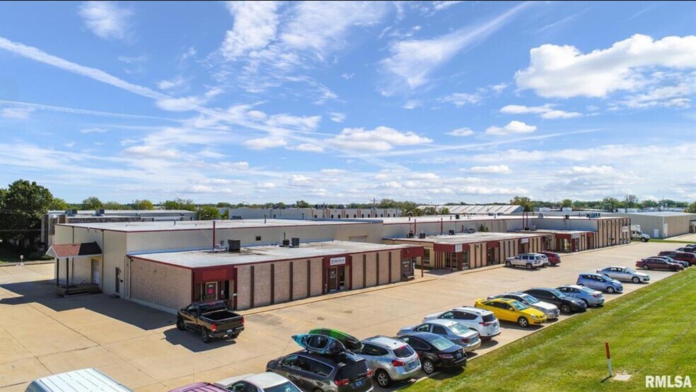 More Photos Of 8202-8226 N University St, Peoria Light Distribution For Lease