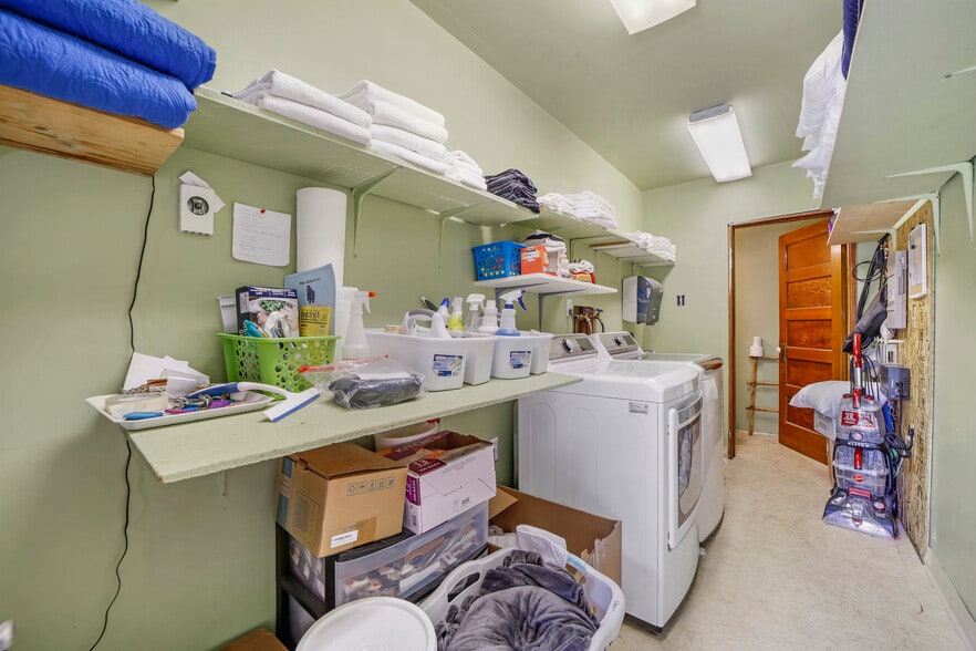 More Photos Of 418 W Spruce St, Mackay Hotel For Sale