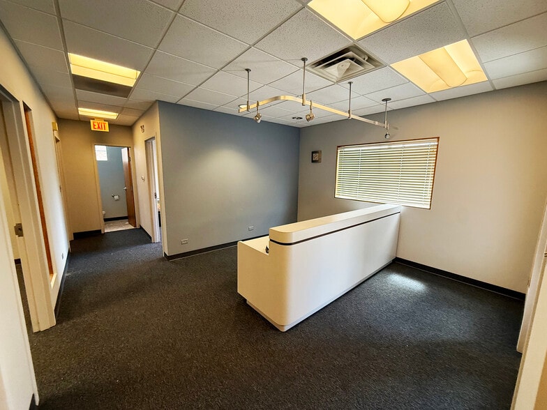 More Photos Of 450 Bennett Rd, Elk Grove Village Industrial For Sale