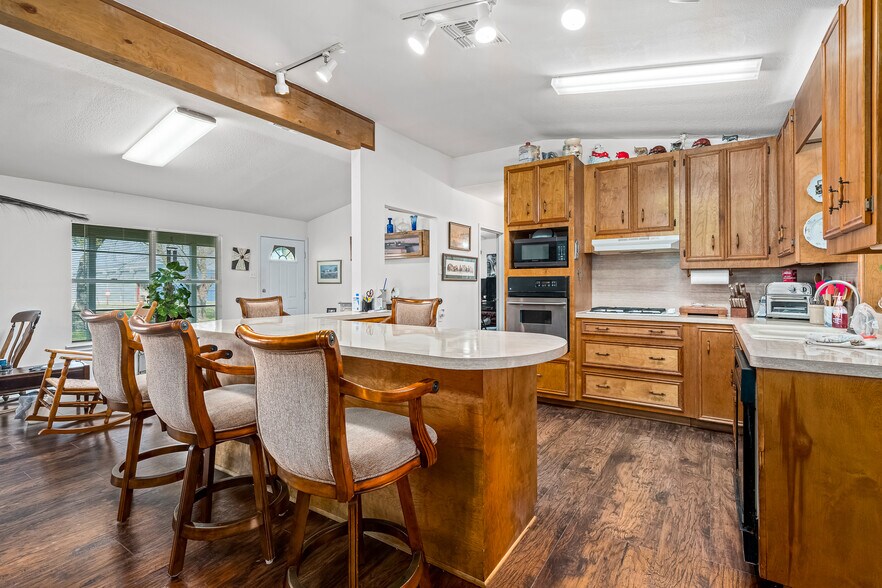 More Photos Of 3966 FM 1781, Rockport Specialty For Sale