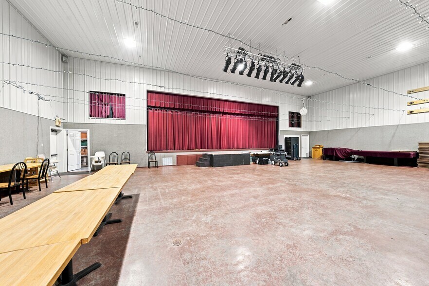More Photos Of 951 S Kingshighway St, Sikeston Office For Sale