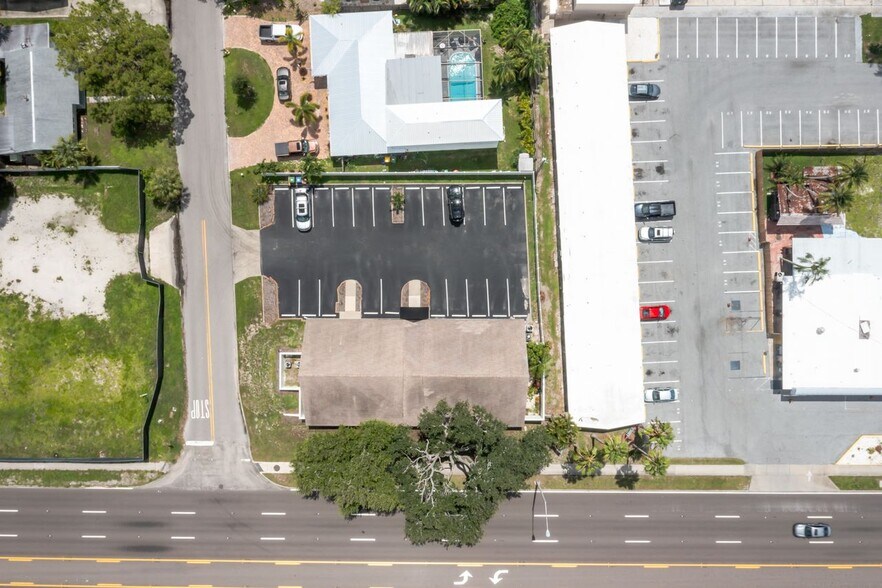 More Photos Of 2501 S Tamiami Trl, Sarasota Office For Lease