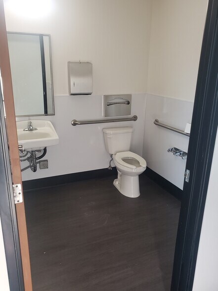 More Photos Of 402 S Milliken Ave, Ontario Unknown For Lease