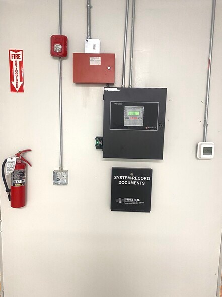 More Photos Of 5325 Yorktown Blvd, Corpus Christi Office For Sale