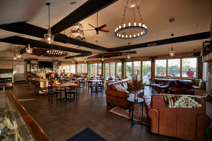 More Photos Of 1583 Spring Bay Rd, Spring Bay Hotel For Sale