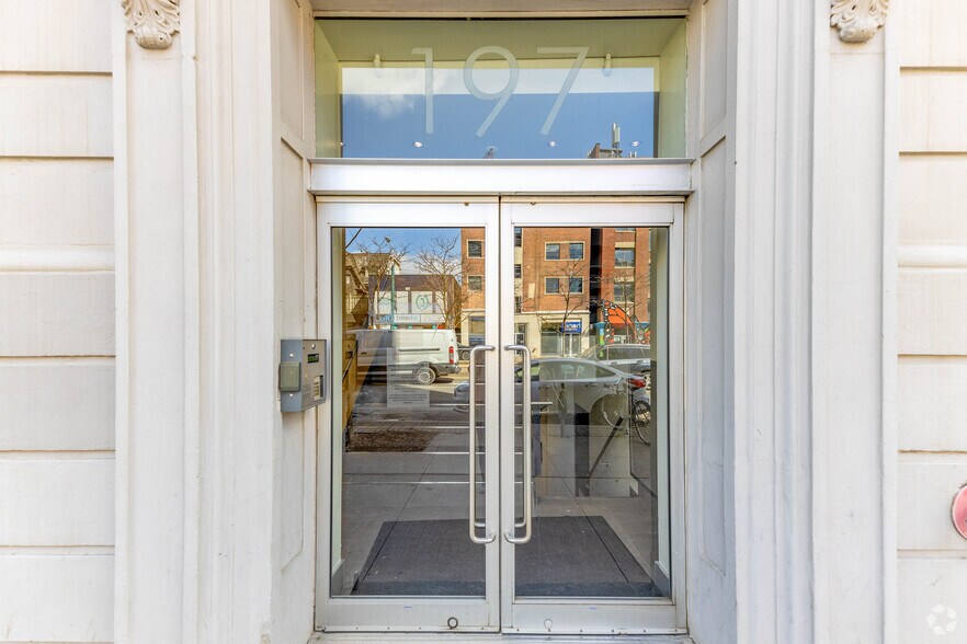 More Photos Of 196 Spadina Av, Toronto Office For Lease