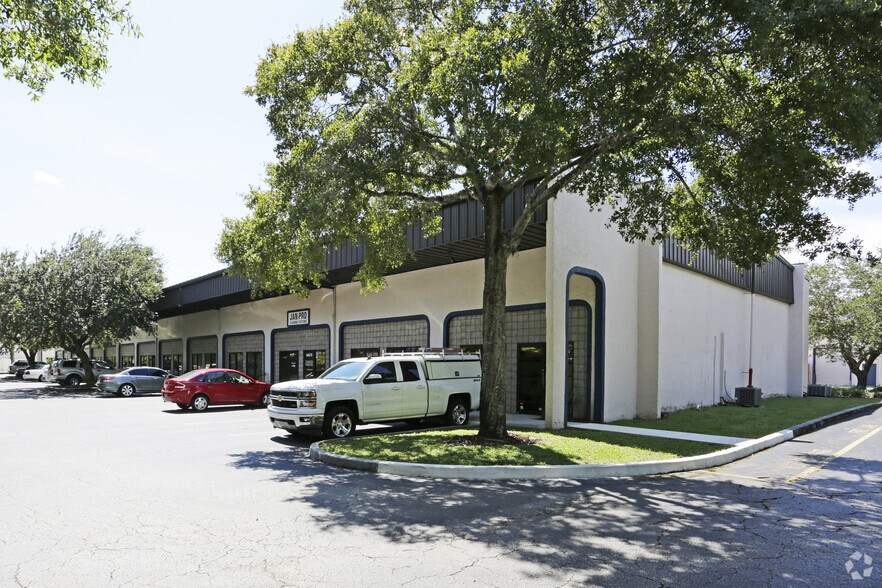 More Photos Of 12165 Metro Pky, Fort Myers Light Manufacturing For Lease