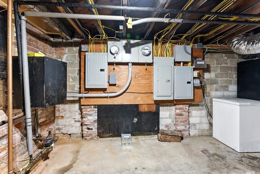 More Photos Of 674-678 Dickinson St, Springfield Freestanding For Sale