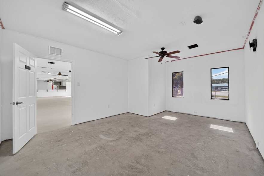 More Photos Of 5195 E Silver Springs Blvd, Silver Springs Freestanding For Sale