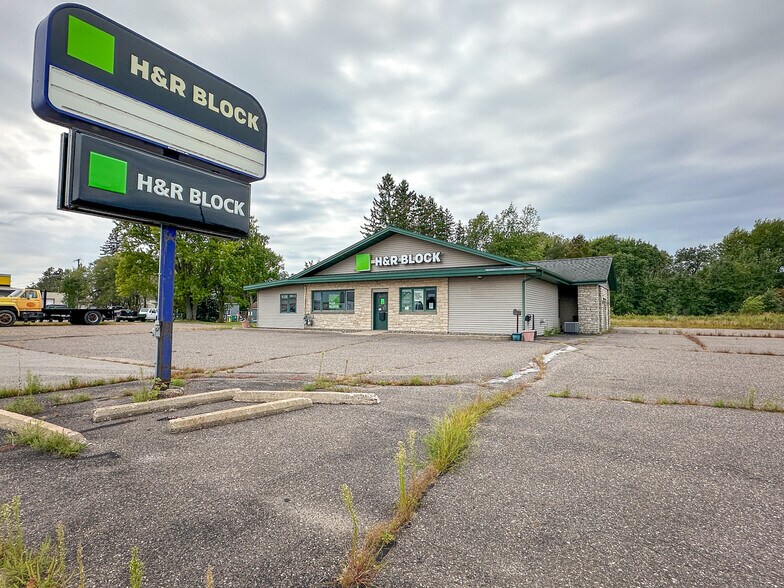 More Photos Of 233 S 8th St, Medford Office For Sale
