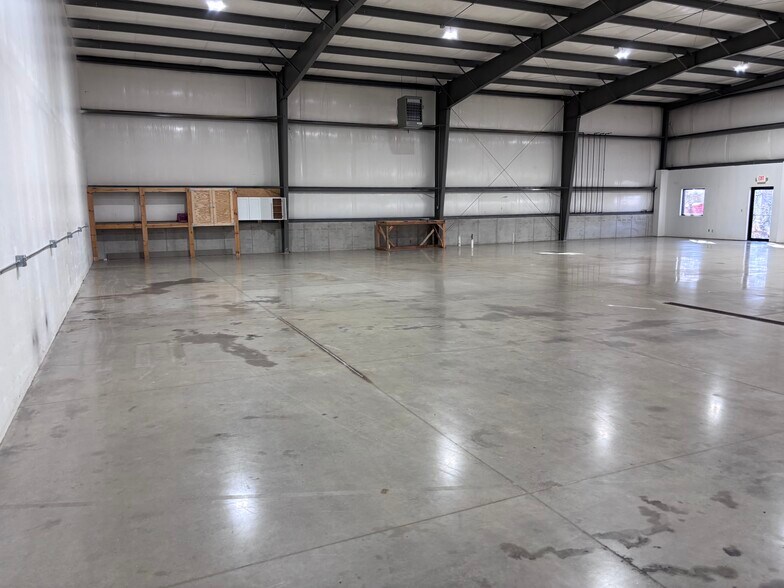 More Photos Of 2787 Klondike Rd, West Lafayette Showroom For Lease