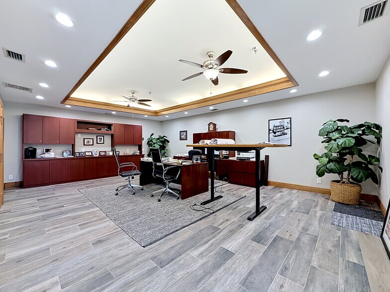More Photos Of 4677 118th Ave N, Clearwater Manufacturing For Sale