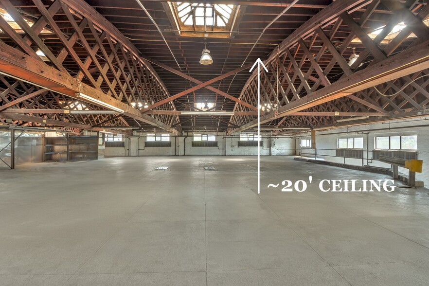 More Photos Of 10 Broad St W, Fleetwood Flex For Lease