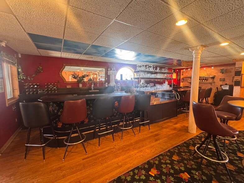 More Photos Of 1705 Columbus Ave, Bay City Restaurant For Sale