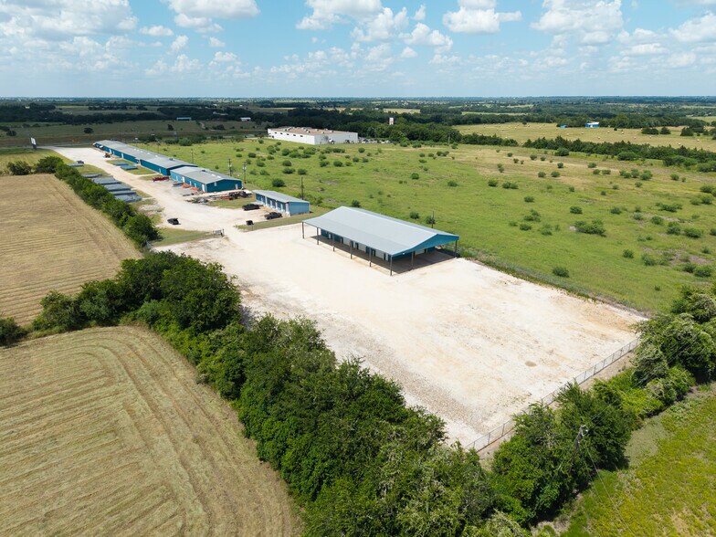 More Photos Of 945 Huser Blvd, Schulenburg Warehouse For Lease