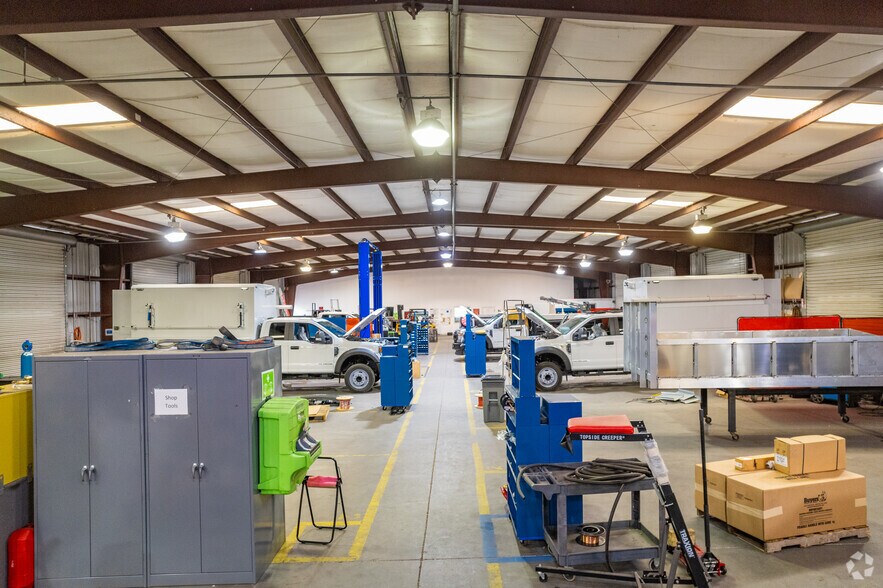 More Photos Of 1400 L and R Industrial Blvd, Tarpon Springs Unknown For Lease