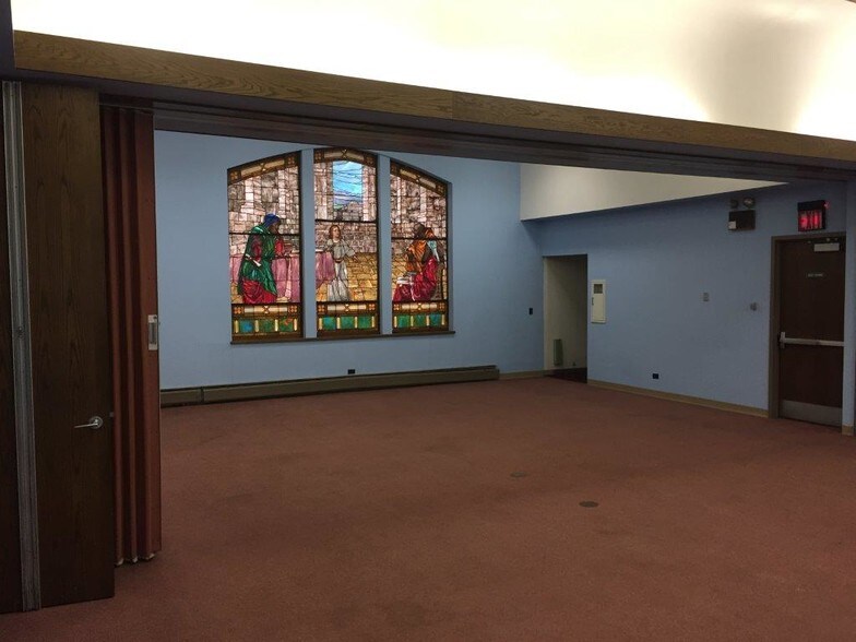 More Photos Of 329-331 S York Rd, Bensenville Daycare Center For Lease