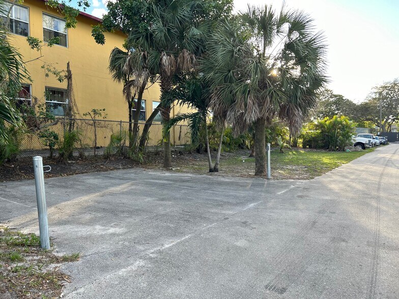 More Photos Of 2341 NW 30th St, Oakland Park Warehouse For Sale