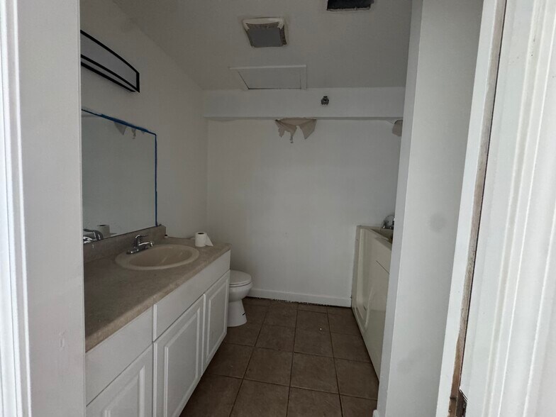 More Photos Of 13450 S Topeka Ave, Carbondale Apartments For Sale