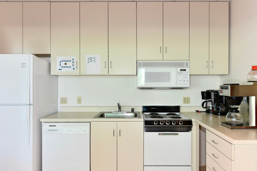 More Photos Of 899 Adams St, Saint Helena Office For Lease