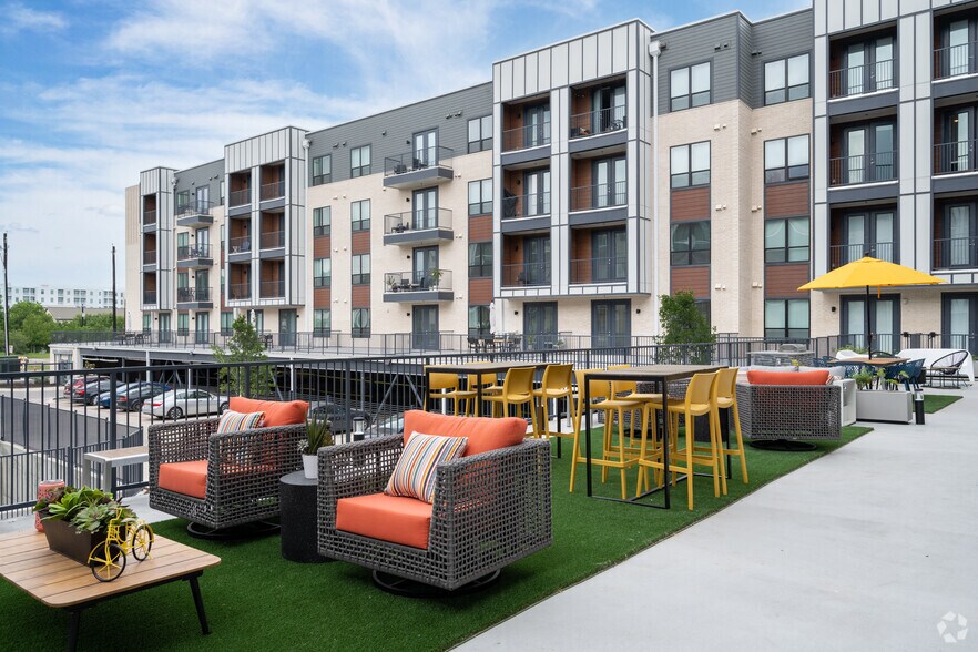 More Photos Of 2832 E Martin Luther King Jr Blvd, Austin Apartments For Lease