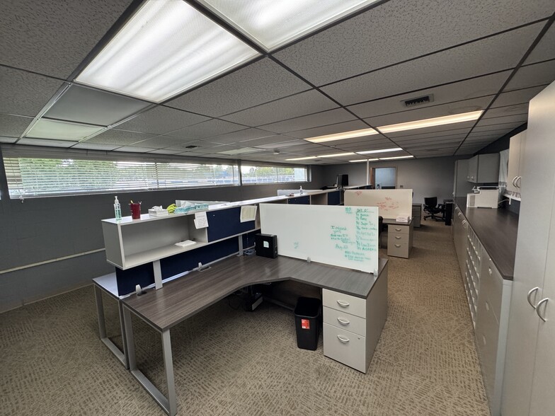 More Photos Of 100 Transfer Dr, Highland Warehouse For Sale