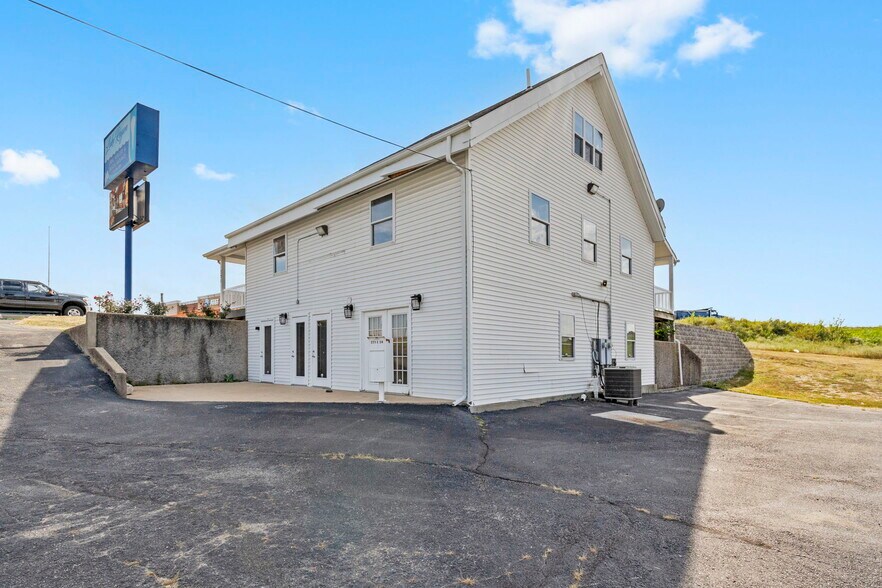 More Photos Of 771 E HWY 54, Camdenton Office For Sale
