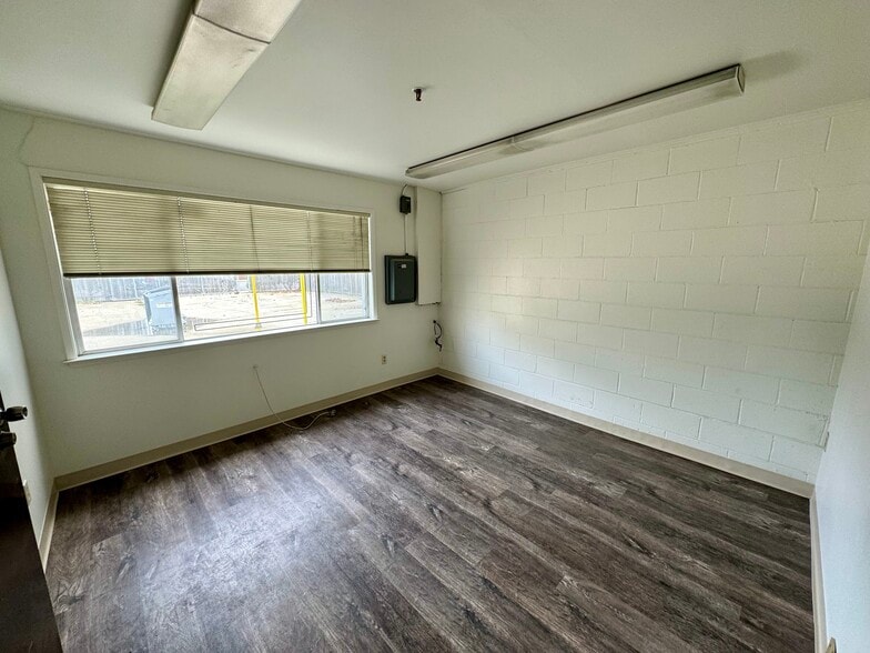 More Photos Of 122 S Delaware St, San Mateo Warehouse For Sale