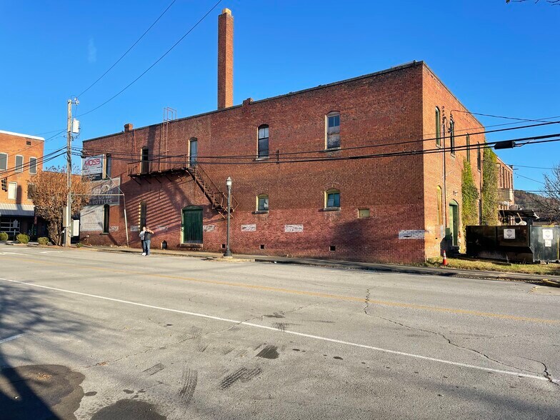 More Photos Of 237 S Cedar Ave, South Pittsburg Industrial For Sale