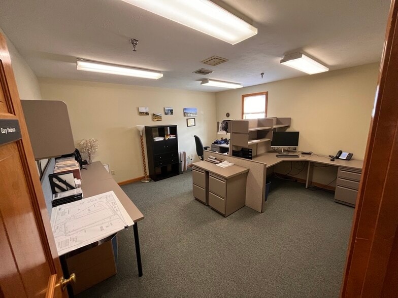 More Photos Of 4-6 Barlows Landing Rd, Pocasset Storefront Retail Office For Sale