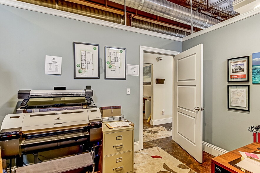 More Photos Of 1334 Walnut St, Jacksonville Office For Sale