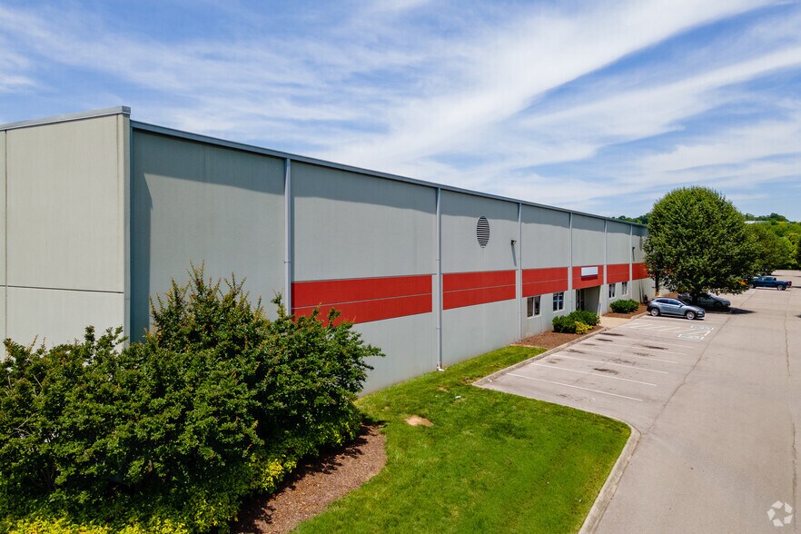 More Photos Of 2616-2624 Brick Church Pike, Nashville Distribution For Lease