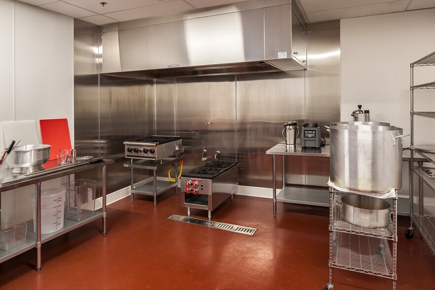 More Photos Of 5801 W Dickens Ave, Chicago Food Processing For Lease