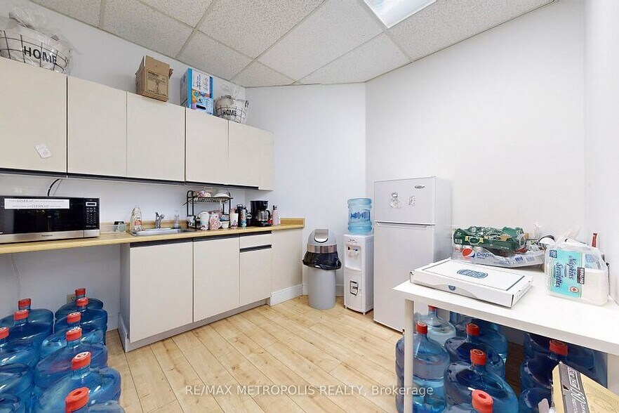 More Photos Of 7481 Woodbine Ave, Markham Office Residential For Lease