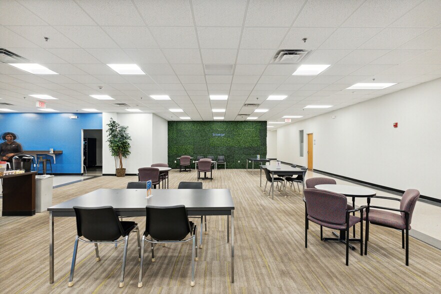 More Photos Of 8085 Rivers Ave, North Charleston Office For Lease