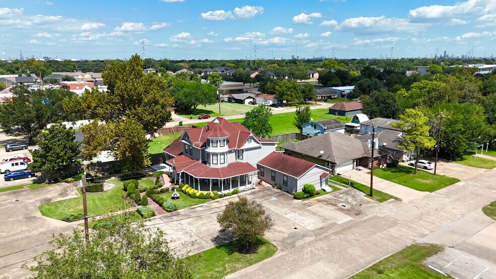 More Photos Of 2805 Center St, Deer Park Storefront Retail Office For Sale