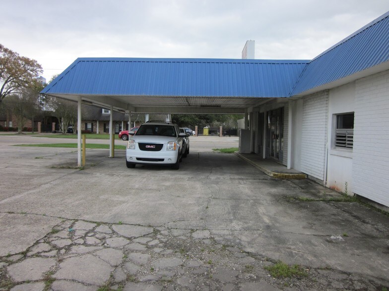 More Photos Of 311 S Burnside Ave, Gonzales Freestanding For Lease