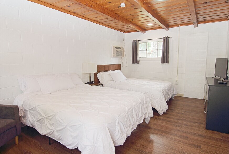 More Photos Of 33700 S 51 Hwy, Wagoner Hotel For Sale