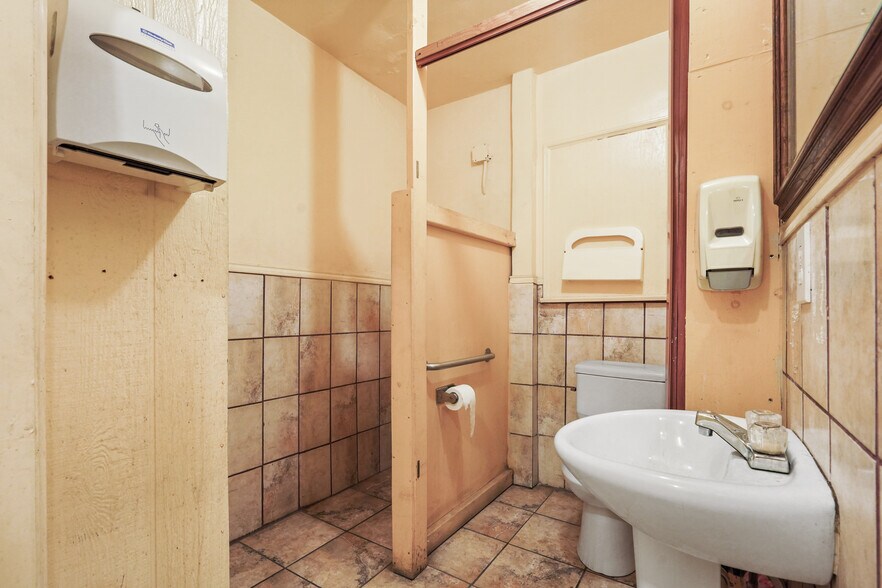 More Photos Of 1108 E 84th Pl, Los Angeles Religious Facility For Sale