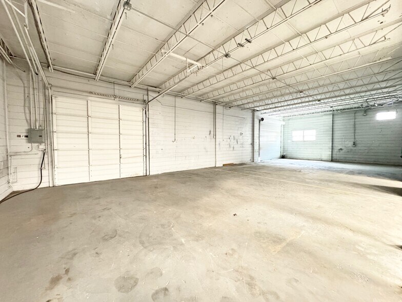 More Photos Of 3160 N 46th Ave, Saint Petersburg Warehouse For Sale