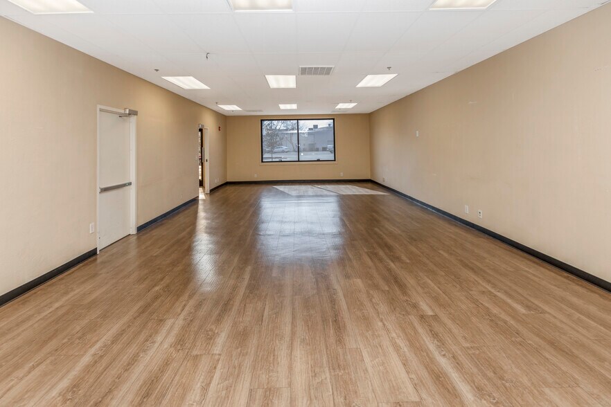 More Photos Of 333 W 18th St, Merced Office For Sale