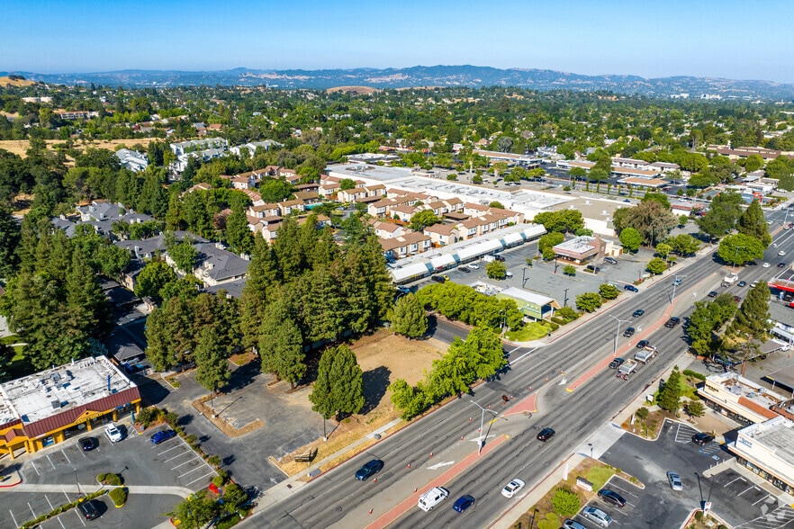 More Photos Of 4390 Clayton Rd, Concord Restaurant For Lease