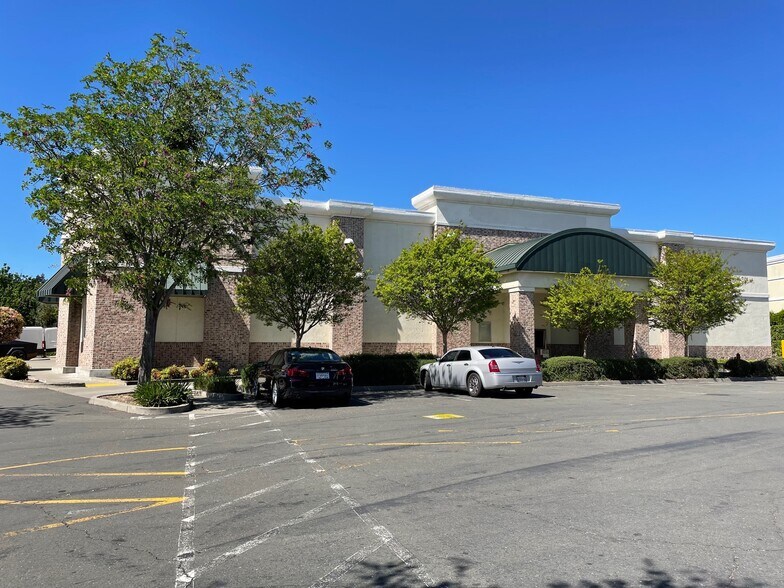 More Photos Of 3340 N Texas St, Fairfield Drugstore For Lease