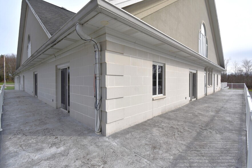 More Photos Of 972 Youngstown Kingsville Rd, Vienna Office For Sale