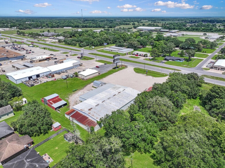 More Photos Of 1440 Gulfway Dr, Winnie Showroom For Sale