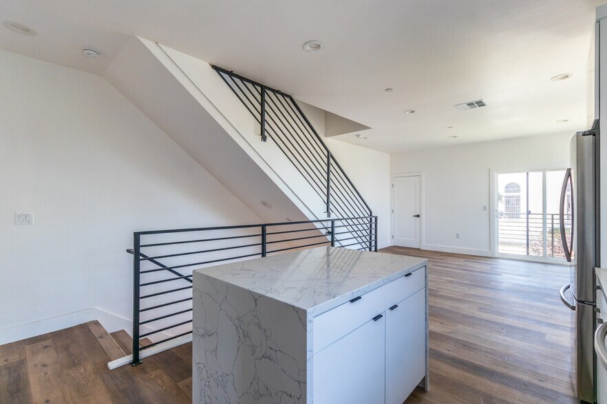 More Photos Of 4505 W 18th St, Los Angeles Multifamily For Sale