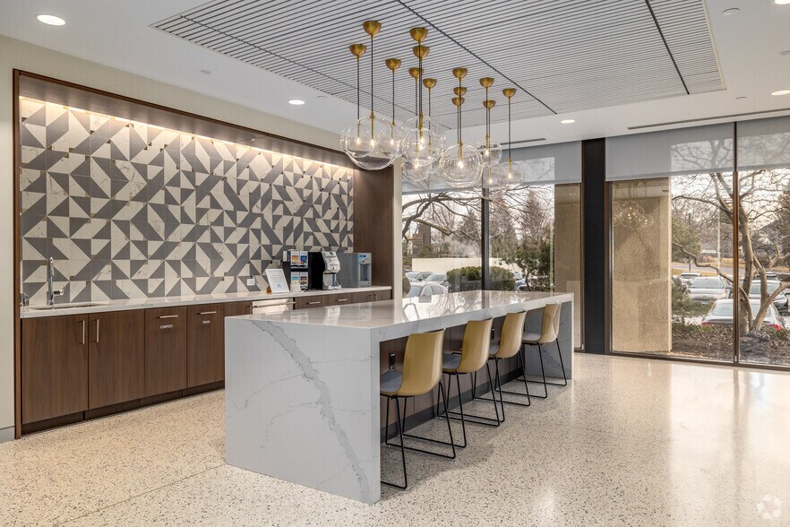 More Photos Of 2211-2215 S York Rd, Oak Brook Office For Lease