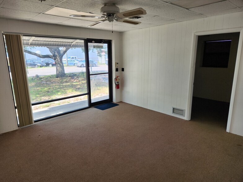 More Photos Of 1101 Sun Century Rd, Naples Warehouse For Lease